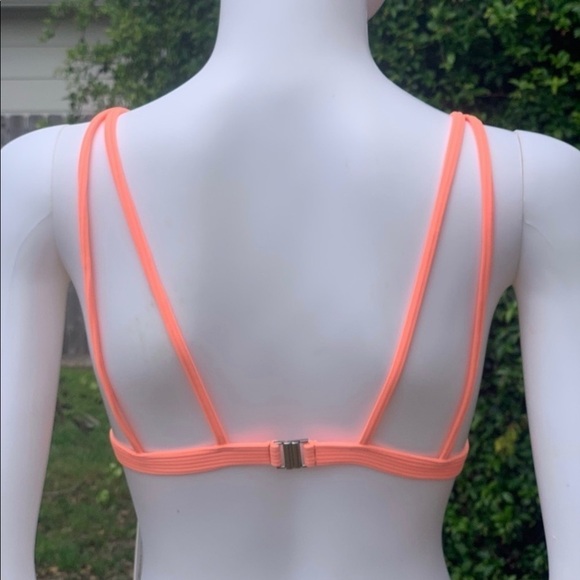 💋NWT Lovers + friends strappy ribbed modest coverage bikini top - Picture 15 of 16